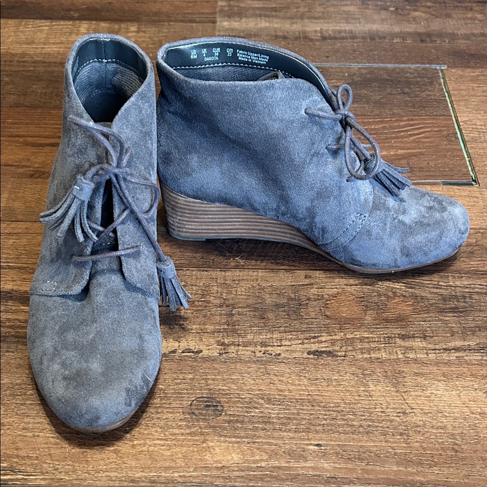 Dr. Scholl's Gray Suede Ankle Booties - Women’s 6M - Great Conditionn